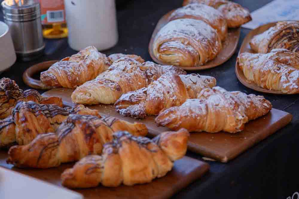 Visitantes y negocios participantes en el Primer Festival del Café de San Juan del Río.