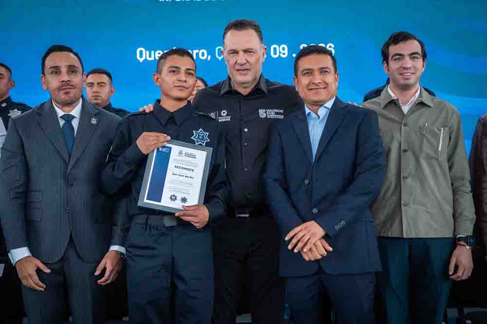 Kuri toma protesta a 41 nuevos policías