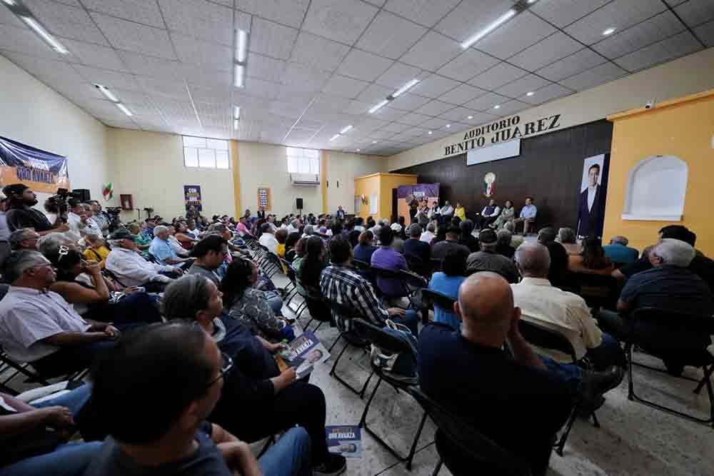 Asistentes durante encuentro con el presidente municipal de Querétaro