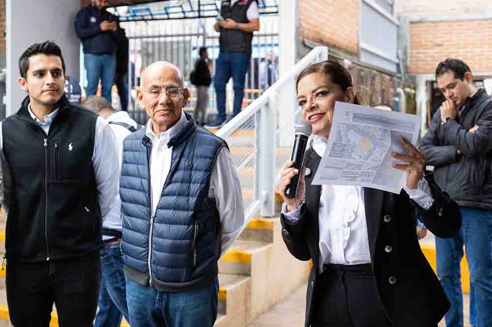 Kuri entrega aulas para 800 alumnos en Corregidora