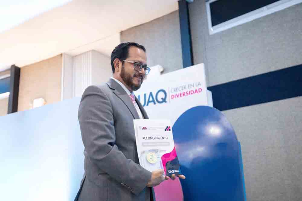 Entrega de reconocimientos al mérito académico en la UAQ