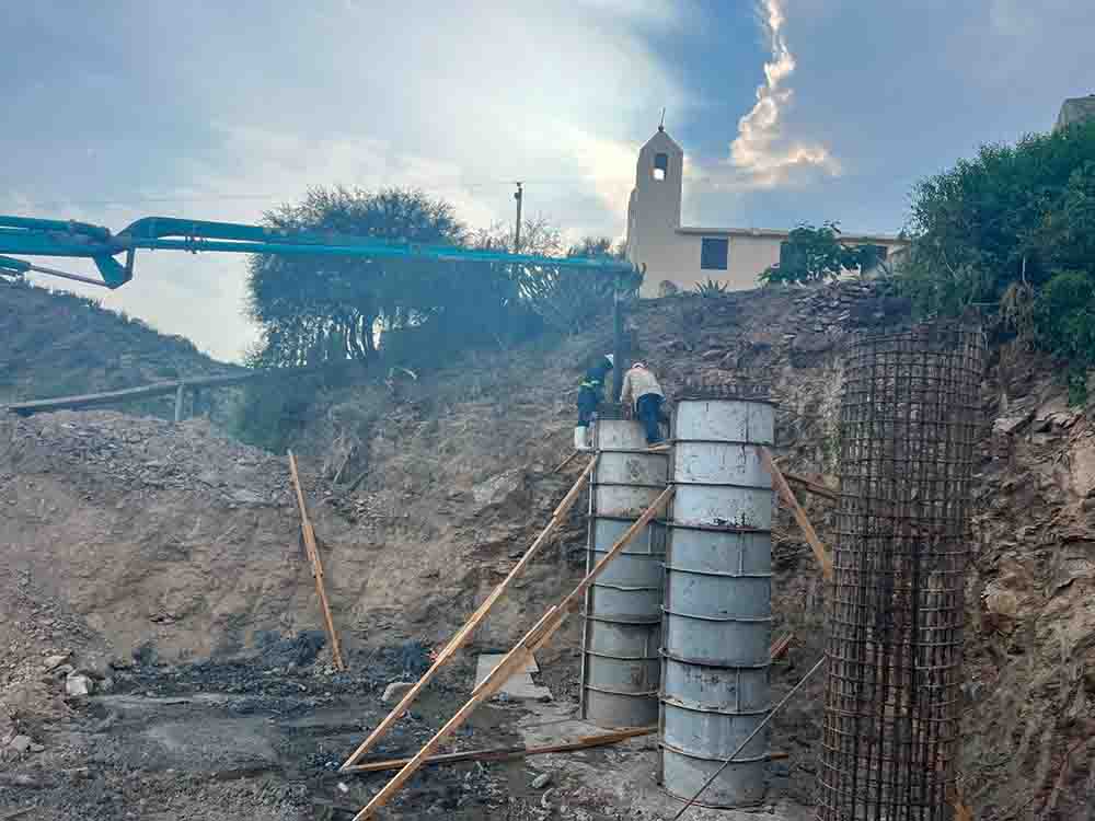 Avanza puente de El Chilar en Tolimán