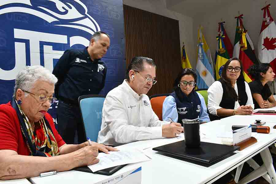Reunión de trabajo sobre sustentabilidad en la UTEQ