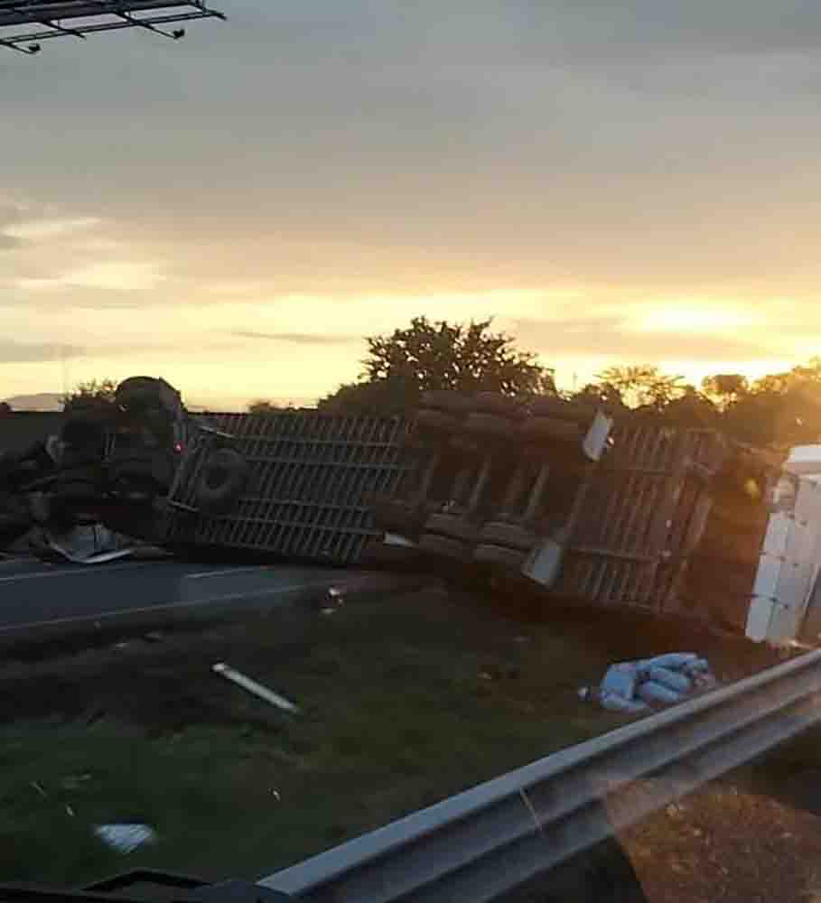 Volcadura cierra la cuota Querétaro–Celaya desde las 7