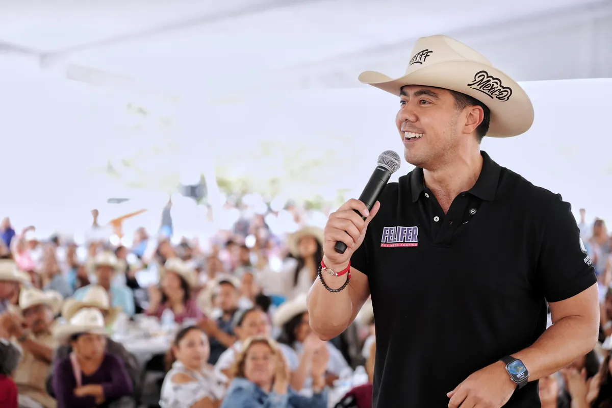 Felifer Macías durante Encuentro Ciudadano en Santa Rosa Jáuregui