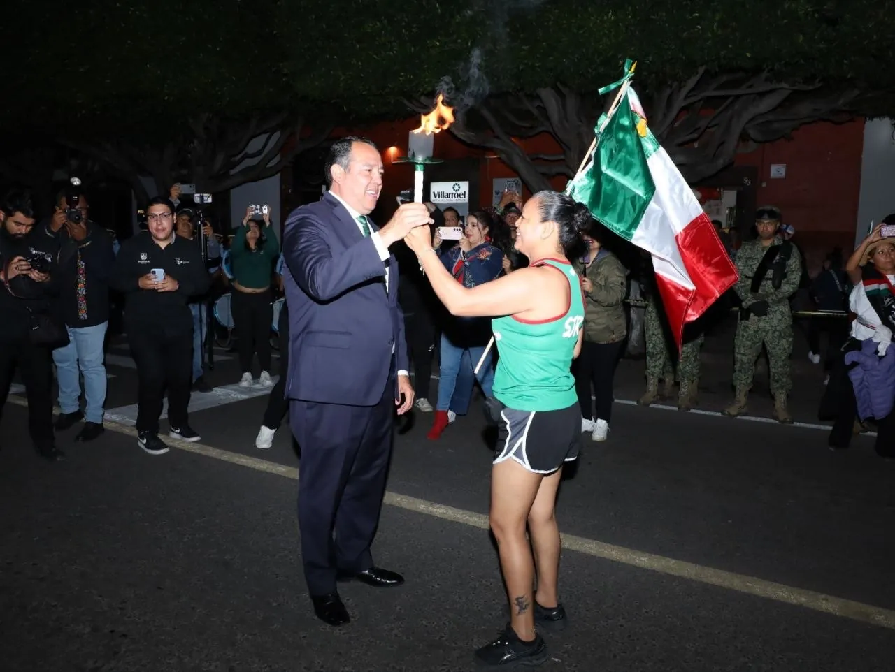 Entrega del Fuego Patrio en San Juan del Río