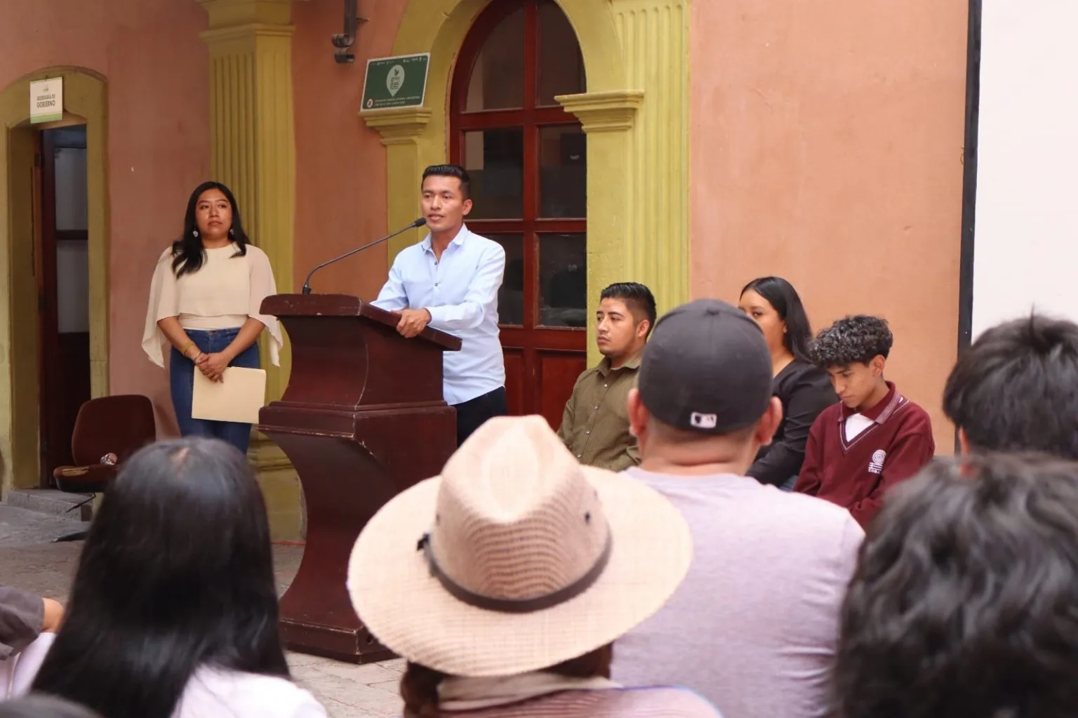 Alejo Sánchez de Santiago encabeza entrega de tabletas a estudiantes en Tolimán